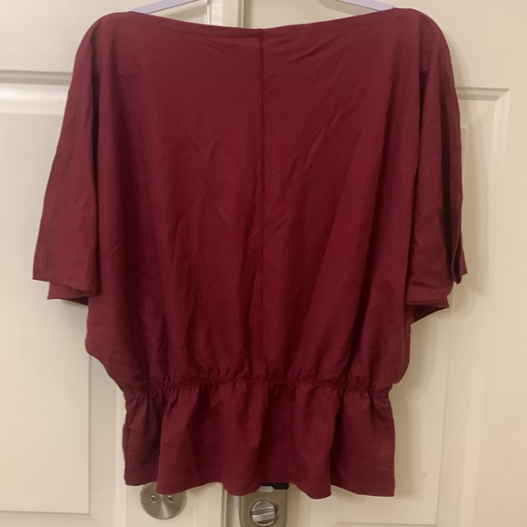 Prologue burgundy boat neck short sleeve batwing top. Size M - Picture 3 of 4